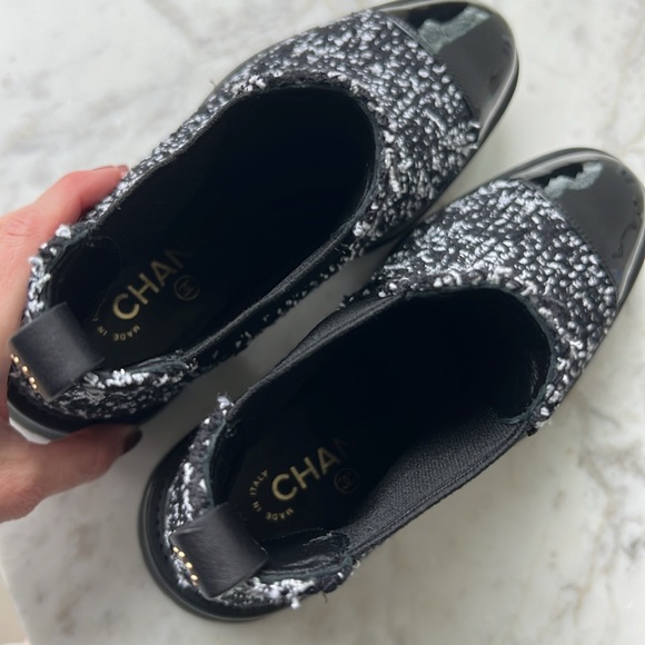 Chanel tweed and patent winter boot - Picture 5 of 5